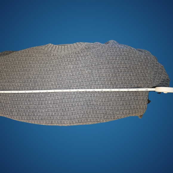 Old Navy Cable Knit Sweater - Cozy Classic Comfort! - Picture 4 of 5